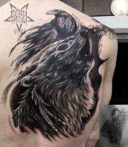Волк с вороном, перекрытие старой татуировки на спине
