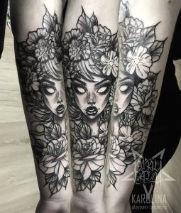 Neo Traditional Tattoo, девушка и цветы на руке