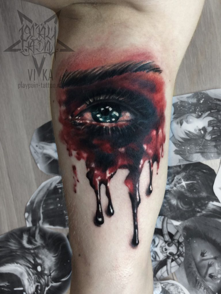 Татуировка "Глаз" на бицепсе