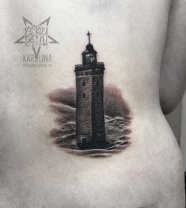 Черно-серый маяк, небольшая татуировка на спине