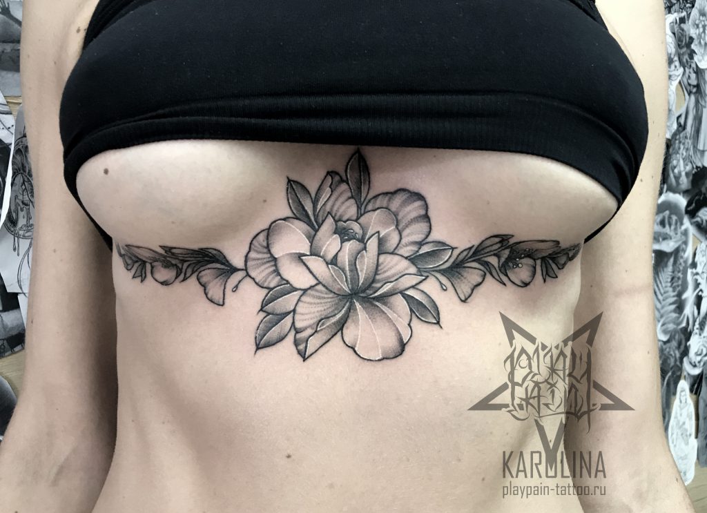 Цветок под грудью, перекрытие шрамов татуировкой