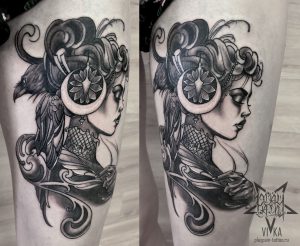 Neo Traditional Tattoo, девушка с вороном